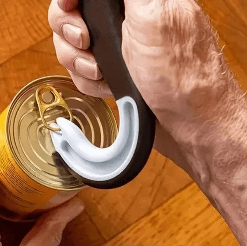 Sort ergonomisk dåseåbner med hvidt gummigrebet, der åbner metalcan
