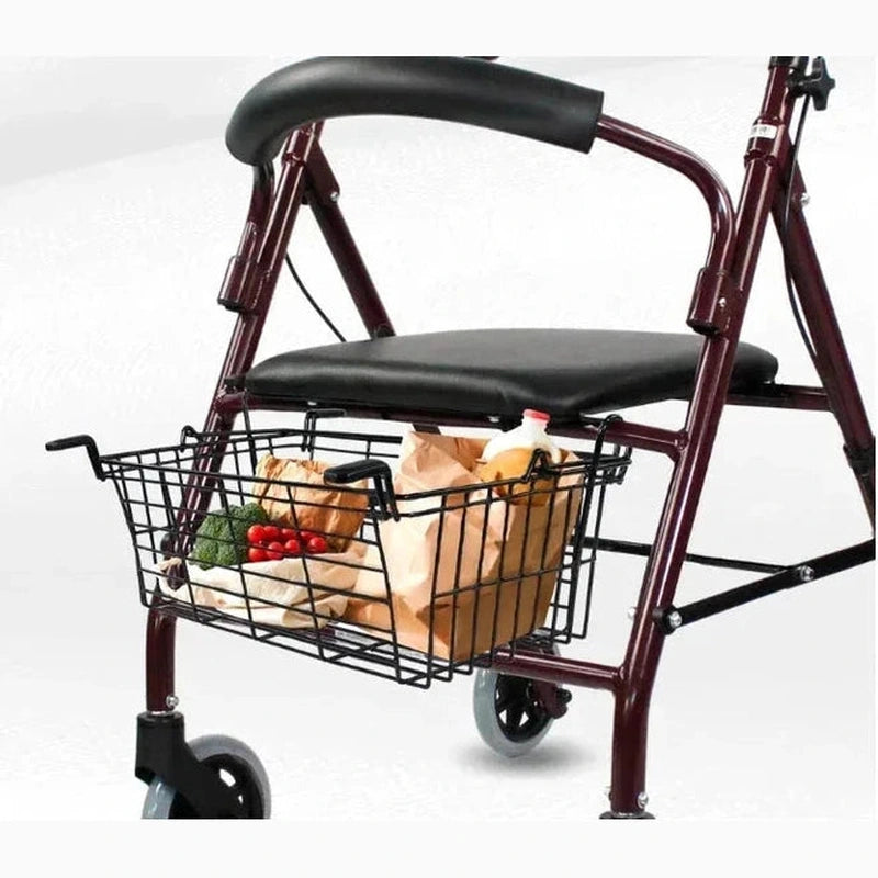 Sort metal trådpose under polstret sæde på mørkebrun rollator til praktisk opbevaring